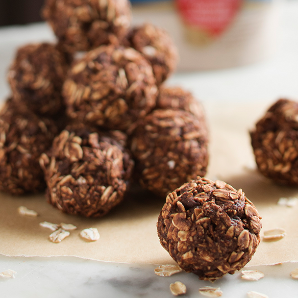 Protein Balls {With Oats and Chocolate Chips}