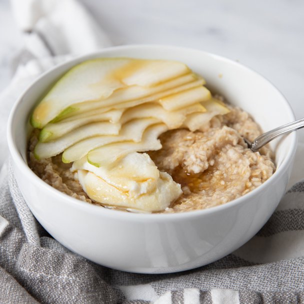 Recipe Cinnamon Oatmeal with Ricotta & Pear